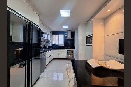 Apartamento à venda com 127m², 4 quartos e 3 vagas Apartamento à venda com 127m², 4 quartos e 3 vagasCozinha