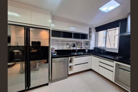 Apartamento à venda com 127m², 4 quartos e 3 vagas Apartamento à venda com 127m², 4 quartos e 3 vagasCozinha