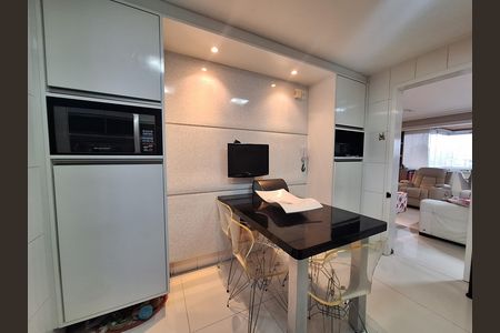Apartamento à venda com 127m², 4 quartos e 3 vagas Apartamento à venda com 127m², 4 quartos e 3 vagasCozinha
