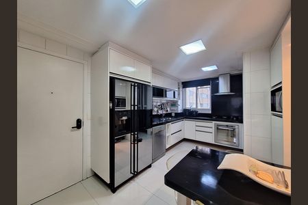 Apartamento à venda com 127m², 4 quartos e 3 vagas Apartamento à venda com 127m², 4 quartos e 3 vagasCozinha