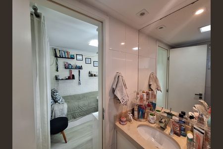 Apartamento à venda com 127m², 4 quartos e 3 vagas Apartamento à venda com 127m², 4 quartos e 3 vagasBanheiro da Suíte 2