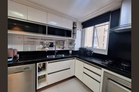 Apartamento à venda com 127m², 4 quartos e 3 vagas Apartamento à venda com 127m², 4 quartos e 3 vagasCozinha