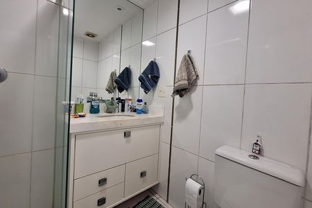 Apartamento à venda com 127m², 4 quartos e 3 vagas Apartamento à venda com 127m², 4 quartos e 3 vagasBanheiro Corredor