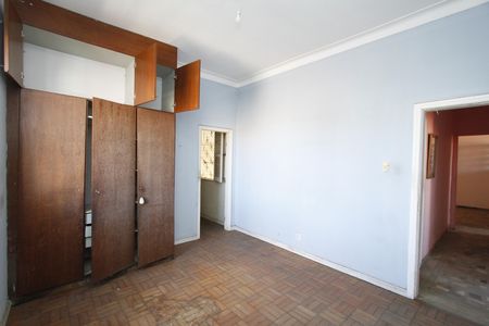 Casa à venda com 370m², 6 quartos e 4 vagasQuarto 2