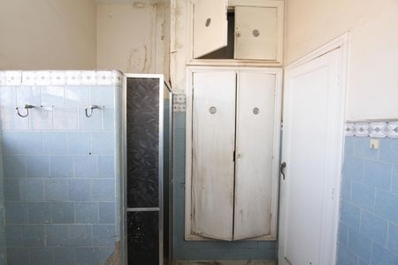 Casa à venda com 370m², 6 quartos e 4 vagasBanheiro 2
