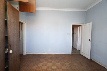 Casa à venda com 370m², 6 quartos e 4 vagasQuarto 2