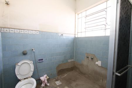 Casa à venda com 370m², 6 quartos e 4 vagasBanheiro 2