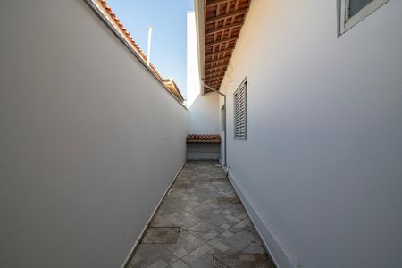 Casa para alugar com 300m², 4 quartos e 3 vagas Casa para alugar com 300m², 4 quartos e 3 vagasCorredor Lateral