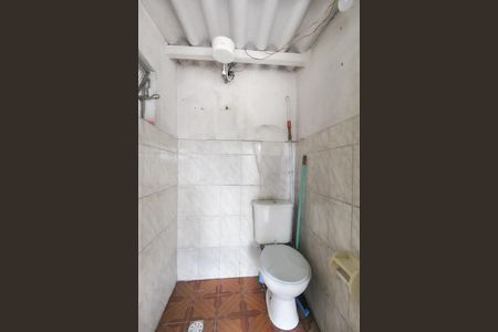 Banheiro de serviço de casa para alugar com 4 quartos, 150m² em Jardim Casa Pintada, São Paulo
