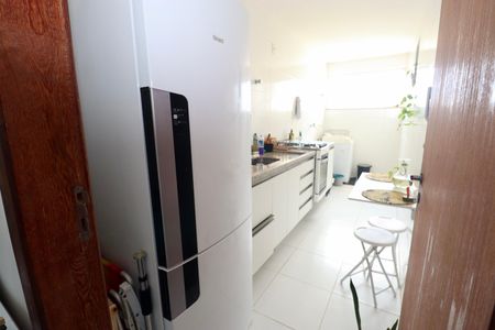 Cozinha de apartamento para alugar com 2 quartos, 65m² em Stella Maris, Salvador