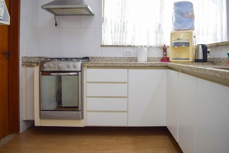 Cozinha de casa à venda com 3 quartos, 180m² em Vila Antonina, São Paulo