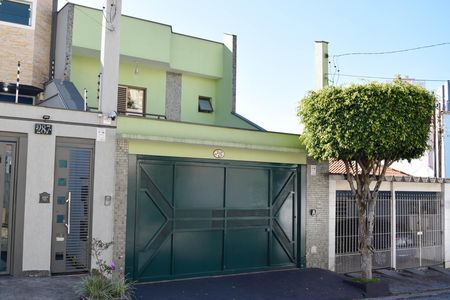 Fachada de casa à venda com 3 quartos, 180m² em Vila Antonina, São Paulo