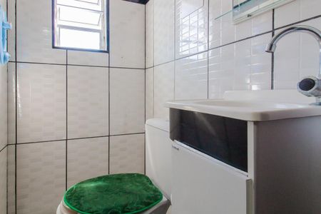 Banheiro suíte 2 de casa para alugar com 2 quartos, 57m² em Vila Magini, Mauá
