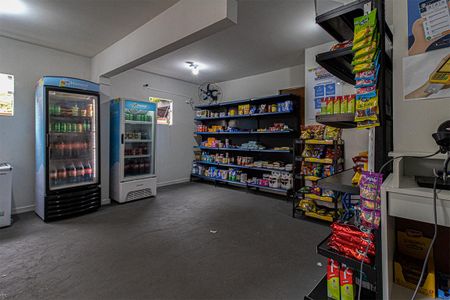 mercadinho_2 de apartamento para alugar com 3 quartos, 80m² em Parque Bristol, São Paulo