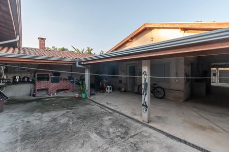 Casa à venda com 250m², 3 quartos e 4 vagas Casa à venda com 250m², 3 quartos e 4 vagasQuintal