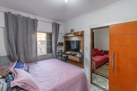 Casa à venda com 250m², 3 quartos e 4 vagas Casa à venda com 250m², 3 quartos e 4 vagasQuarto 2