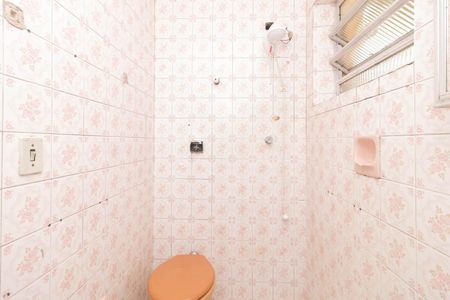 Banheiro de casa para alugar com 1 quarto, 90m² em Santo Antônio, Porto Alegre