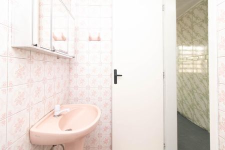 Banheiro de casa para alugar com 1 quarto, 90m² em Santo Antônio, Porto Alegre