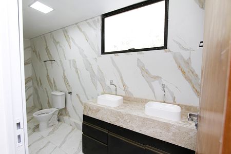 Apartamento à venda com 239m², 4 quartos e 4 vagasBanheiro da Suíte