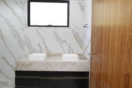 Apartamento à venda com 239m², 4 quartos e 4 vagasBanheiro da Suíte