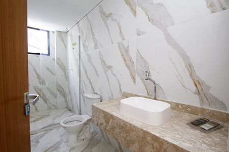 Apartamento à venda com 239m², 4 quartos e 4 vagasBanheiro Social