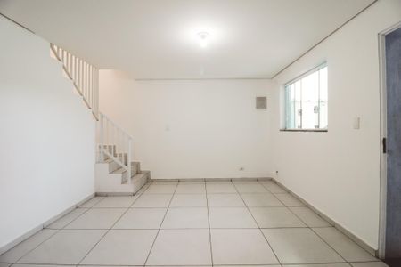Sala de casa para alugar com 2 quartos, 70m² em Jardim Cachoeira, São Paulo