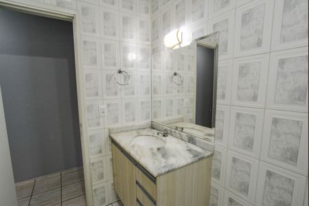 Banheiro Social de apartamento à venda com 3 quartos, 89m² em Vila Humaita, Santo André