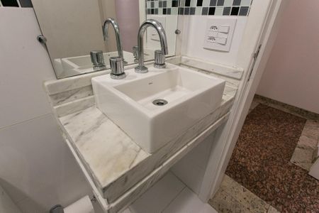 Apartamento à venda com 70m², 2 quartos e 1 vaga Apartamento à venda com 70m², 2 quartos e 1 vagaBanheiro