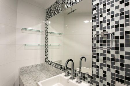 Apartamento à venda com 70m², 2 quartos e 1 vaga Apartamento à venda com 70m², 2 quartos e 1 vagaBanheiro da Suíte