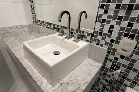 Apartamento à venda com 70m², 2 quartos e 1 vaga Apartamento à venda com 70m², 2 quartos e 1 vagaBanheiro da Suíte