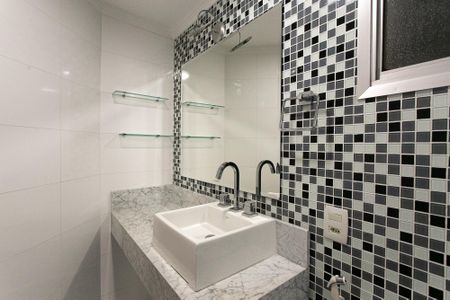 Apartamento à venda com 70m², 2 quartos e 1 vaga Apartamento à venda com 70m², 2 quartos e 1 vagaBanheiro da Suíte