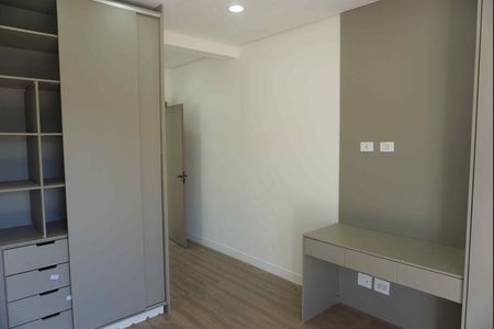 Casa de condomínio à venda com 300m², 3 quartos e 4 vagas Casa de condomínio à venda com 300m², 3 quartos e 4 vagasSuite 3
