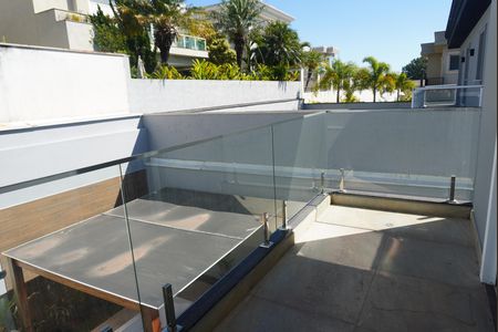 Casa de condomínio à venda com 300m², 3 quartos e 4 vagasSacada