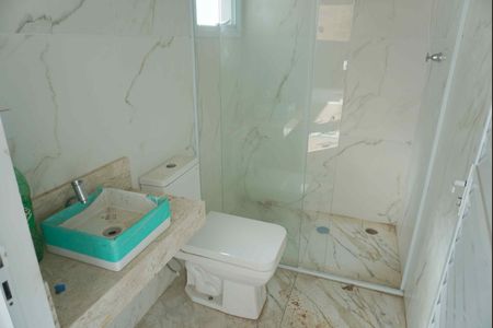 Casa de condomínio à venda com 300m², 3 quartos e 4 vagas Casa de condomínio à venda com 300m², 3 quartos e 4 vagasBanheiro Área Externa