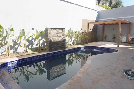 Casa de condomínio à venda com 300m², 3 quartos e 4 vagas Casa de condomínio à venda com 300m², 3 quartos e 4 vagasPiscina