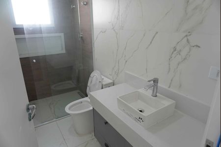 Banheiro da Suíte 3 de casa de condomínio à venda com 3 quartos, 300m² em Alphaville, Barueri