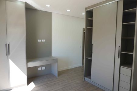 Casa de condomínio à venda com 300m², 3 quartos e 4 vagas Casa de condomínio à venda com 300m², 3 quartos e 4 vagasSuite 2