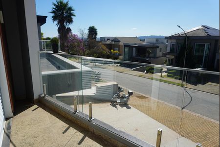 Casa de condomínio à venda com 300m², 3 quartos e 4 vagasSacada