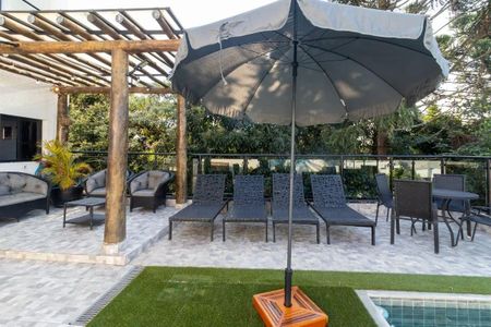 Casa de condomínio para alugar com 267m², 4 quartos e 2 vagas Casa de condomínio para alugar com 267m², 4 quartos e 2 vagasÁrea Externa