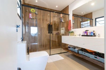 Casa de condomínio para alugar com 267m², 4 quartos e 2 vagas Casa de condomínio para alugar com 267m², 4 quartos e 2 vagasBanheiro