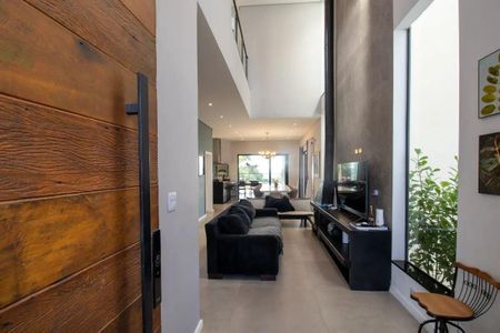 Casa de condomínio para alugar com 267m², 4 quartos e 2 vagas Casa de condomínio para alugar com 267m², 4 quartos e 2 vagasCorredor