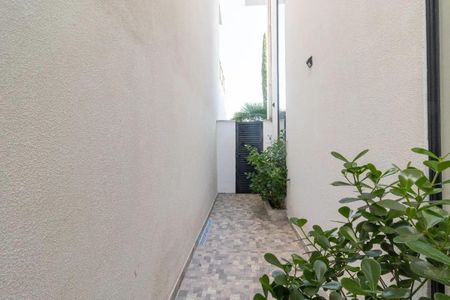 Casa de condomínio para alugar com 267m², 4 quartos e 2 vagas Casa de condomínio para alugar com 267m², 4 quartos e 2 vagasCorredor
