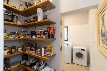 Casa de condomínio para alugar com 267m², 4 quartos e 2 vagas Casa de condomínio para alugar com 267m², 4 quartos e 2 vagasÁrea de Serviço