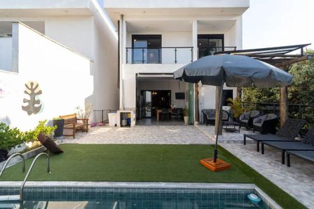 Casa de condomínio para alugar com 267m², 4 quartos e 2 vagas Casa de condomínio para alugar com 267m², 4 quartos e 2 vagasÁrea Externa