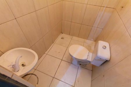 Banheiro de casa para alugar com 2 quartos, 43m² em Vila Nhocuné, São Paulo