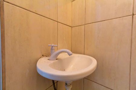 Banheiro de casa para alugar com 2 quartos, 43m² em Vila Nhocuné, São Paulo