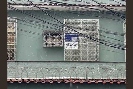 Fachada + Placa de casa para alugar com 2 quartos, 100m² em Quintino Bocaiúva, Rio de Janeiro