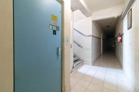 Elevador de apartamento à venda com 1 quarto, 44m² em Centro Histórico, Porto Alegre