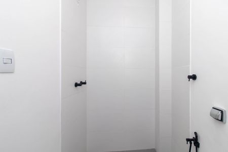 Banheiro de apartamento à venda com 1 quarto, 44m² em Centro Histórico, Porto Alegre