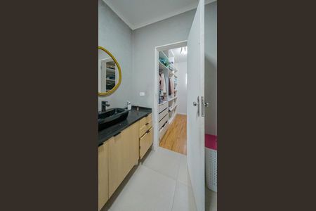 Banheiro da Suíte de casa à venda com 4 quartos, 250m² em Vila Sao Francisco, São Paulo